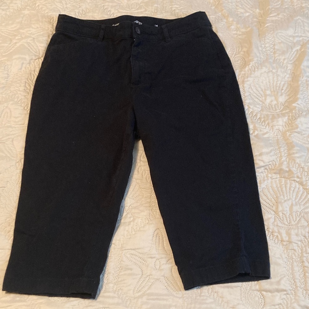 St. John's Bay Black Capris